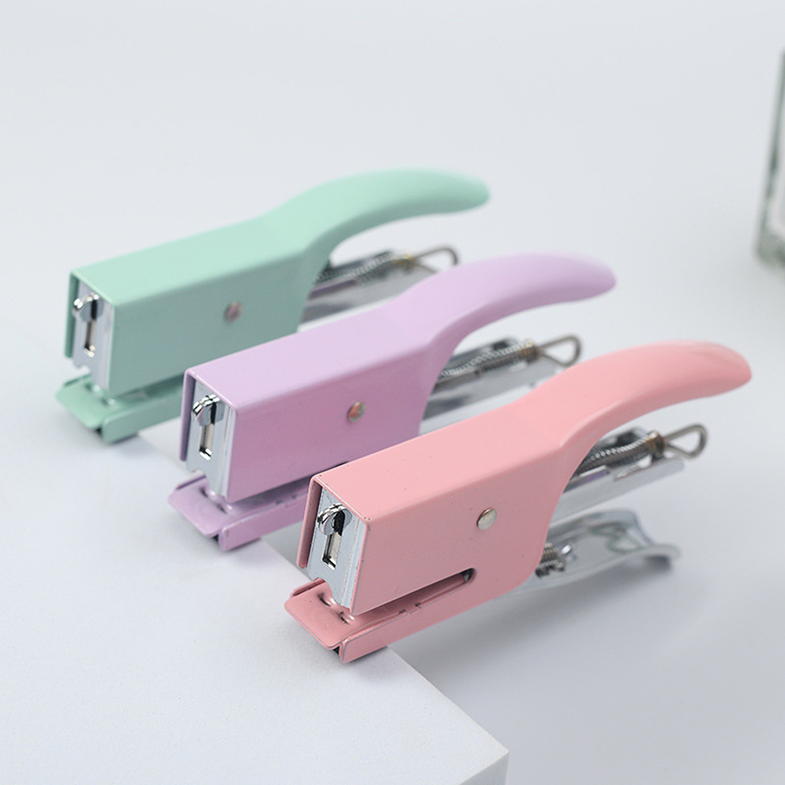 金属製ハンドヘルドステープラー、オフィスデスク用ステープリン - Stapler Heavy Duty のレビューと価格